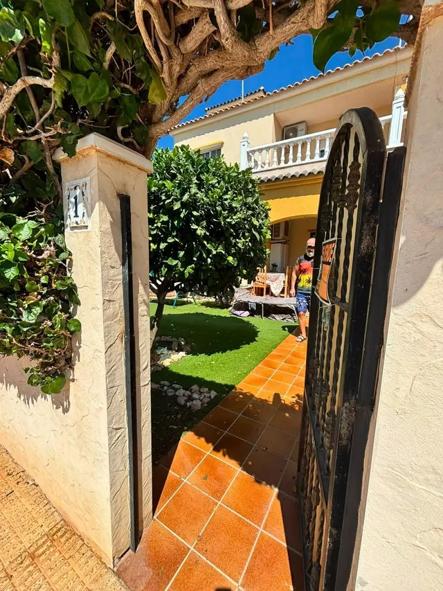 Chalet adosado en venta en Calle Cabo Ortegal, 3 - foto 2