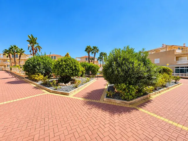 Vivienda con amplio solárium privado en Zeniamar VI – Orihuela Costa — 38