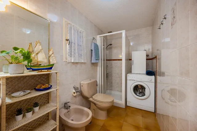 Precio bungalow con jardin y piscina comunitaria en urbanizacion lago jardin ii (los balcones) — 32