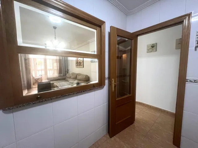 ¡alquiler de larga duración en Torrevieja! amplio y luminoso apartamento de 2 dormitorios en calle caballero de rodas — 21