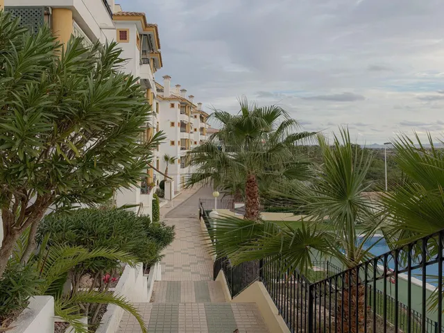 ESPACIOSA VIVIENDA DE 2 habitaciones + PISCINA Y PARKING COM - foto 5