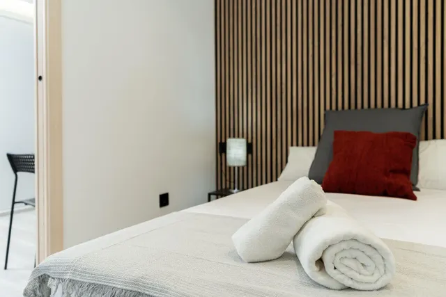 Exclusivo Piso Totalmente Reformado con Terraza en el Centro de Estepona — 18