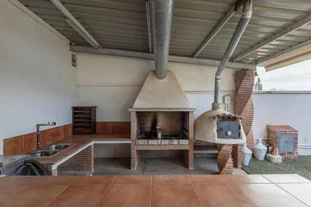 Chalet independiente con pozo propio y placas solares — 31
