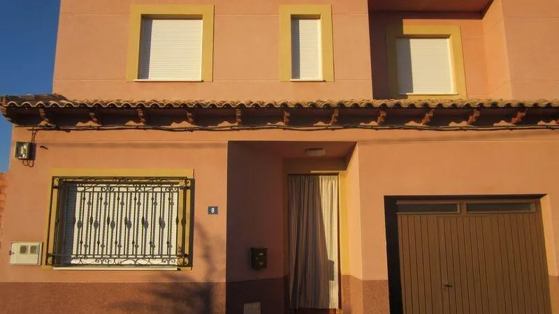 Impecable Adosado en Castilla la Mancha - Espacio y Comodidad