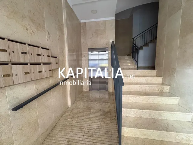 ¡Vive en el corazón de Xàtiva! Amplio piso esquinero de 4 ha - foto 2