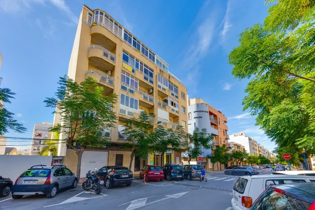 Apartamento de 2 dormitorios y 1 baño en el centro de Torrevieja — 21