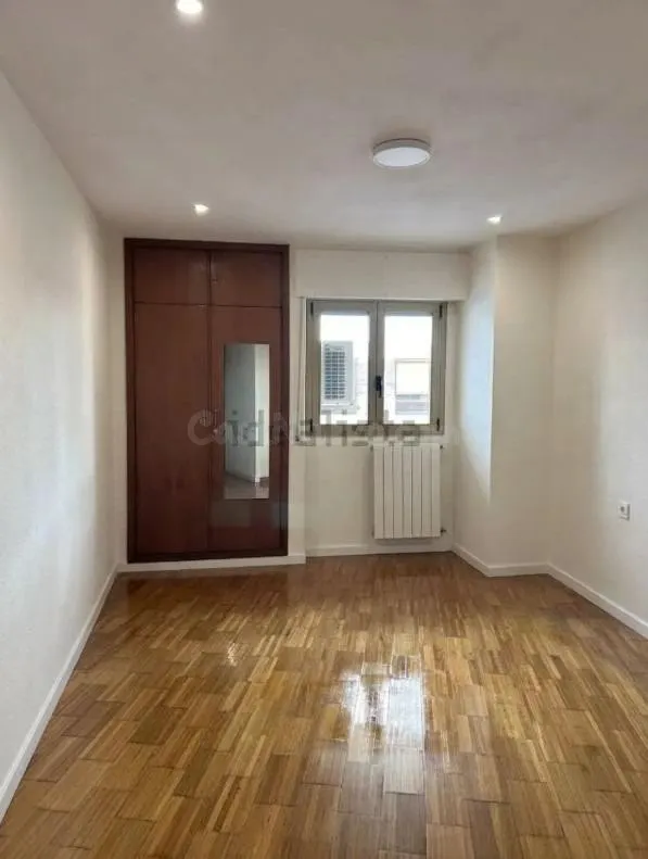 ALQUILER DE EXCELENTE VIVIENDA SIN AMUEBLAR EN AVENIDA OSCAR ESPLÁ ALICANTE — 5