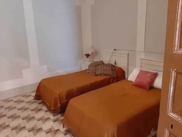 Casa de pueblo de 637 m2  - 13 habitaciones - posibilidad de pequeña pensión — 13