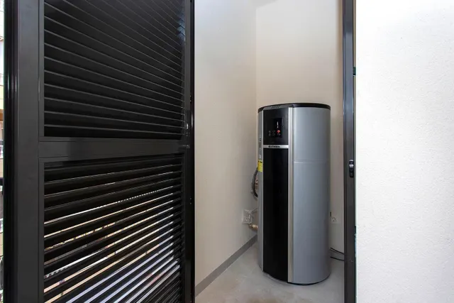 Apartamento moderno con vista lateral al mar, 2 dormitorios, 2 baños, piscina en el solárium con Vistas al Mar,  a unos 2 minutos a pie de la Playa del Cura — 26