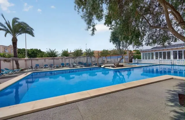 Elegante Chalet Reformado en Torre de la Horadada - €299,000