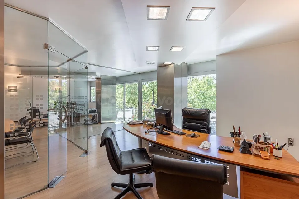 EXCLUSIVO INMUEBLE EN PLAZA DE CARRETAS, JUNTO AL EMBLEMÁTICO PASEO DEL SALÓN