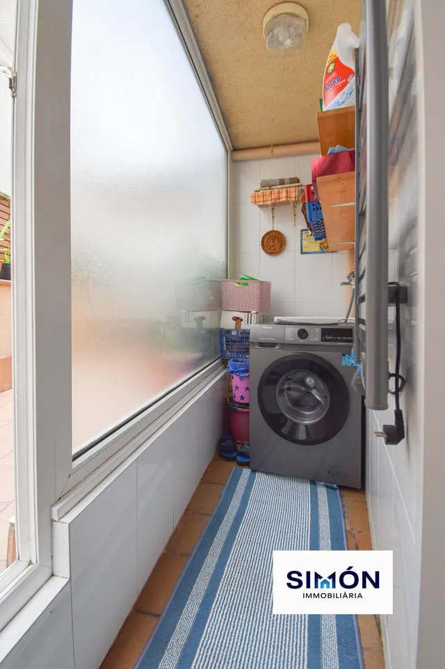 ¡FANTÁSTICA OPORTUNIDAD EN SANTPEDOR! Piso de 3 habitaciones dobles, con balcón y terraza. — 41