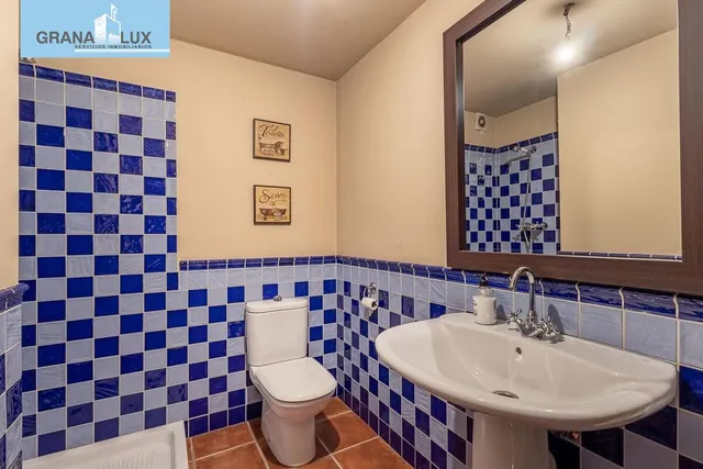 INCREÍBLE CHALET INDEPENDIENTE EN ZONA PRIVILEGIADA — 28