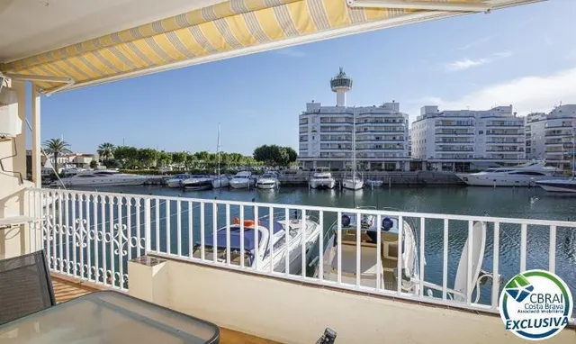 Precioso apartamento vacacional reformado en venta en el cen