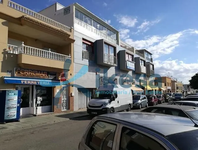 Se vende 2 Garajes con trastero en la localidad de Almería