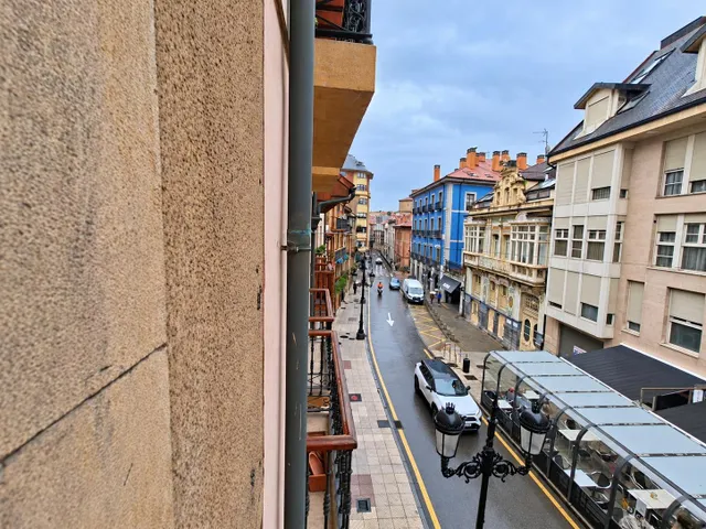 Piso con garaje, balcón y salón en dos alturas en la calle rosal, Oviedo — 37