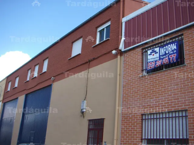 OFICINA DE 100 M2 EN EL POLIGONO LOS VILLARES - foto 2
