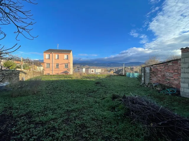 SE VENDE CASA CON TERRENO EN CASCO ANTIGUO — 14