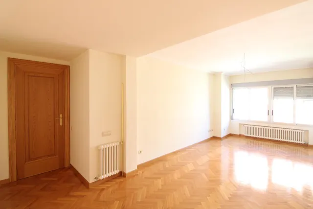 EXCLUSIVA VIVIENDA DE CASI 200M2, REFORMADA A ESTRENAR Y A POCOS PASOS DEL CAUCE DEL TURIA — 31