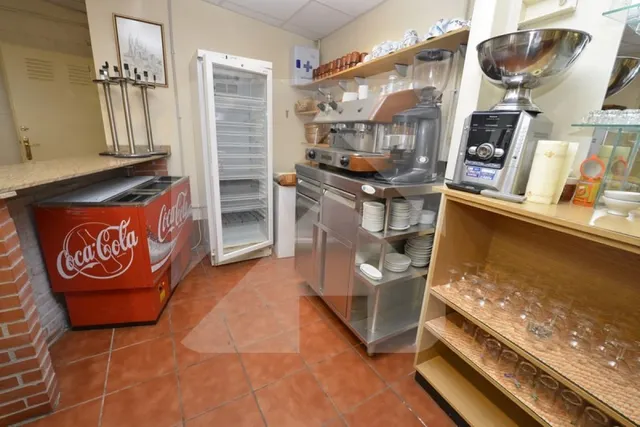 SALÓN PARA EVENTOS CON COCINA Y BARRA — 11