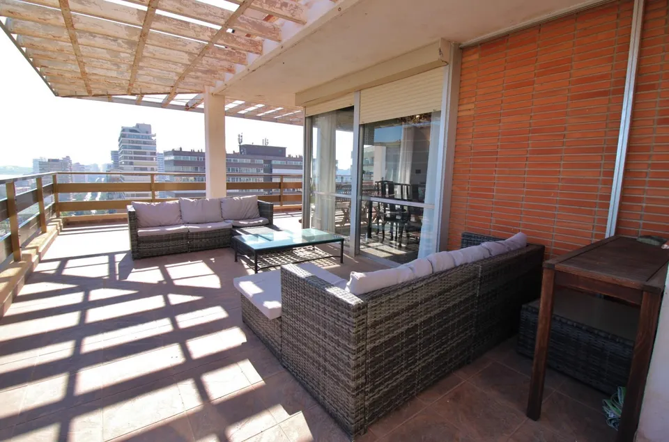 Exclusivo ático en Playa de San Juan – Lujo, amplitud y vistas espectaculares 🏡✨