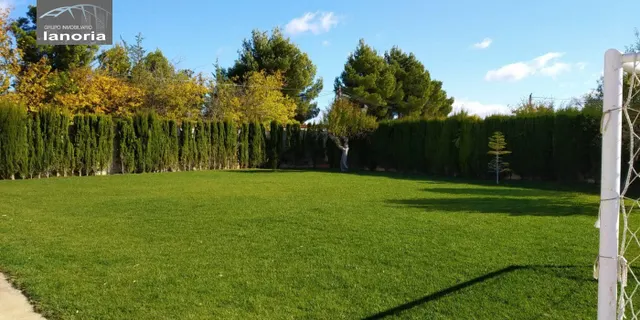 Grupo la Noria Vende Chalet Urbano de 370m2 a pocos km de Albacete. — 36