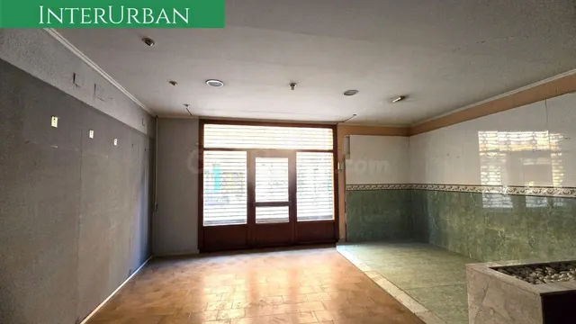 Amplio local en el centro de Llíria – 699m2 con múltiples po - foto 3