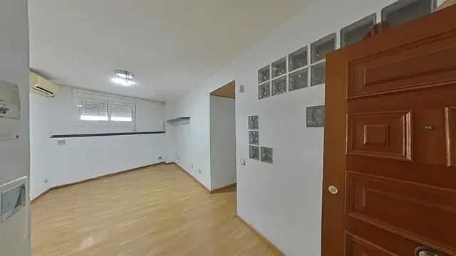 Venta de Estudio en Calle Baró de Sant Lluís — 17