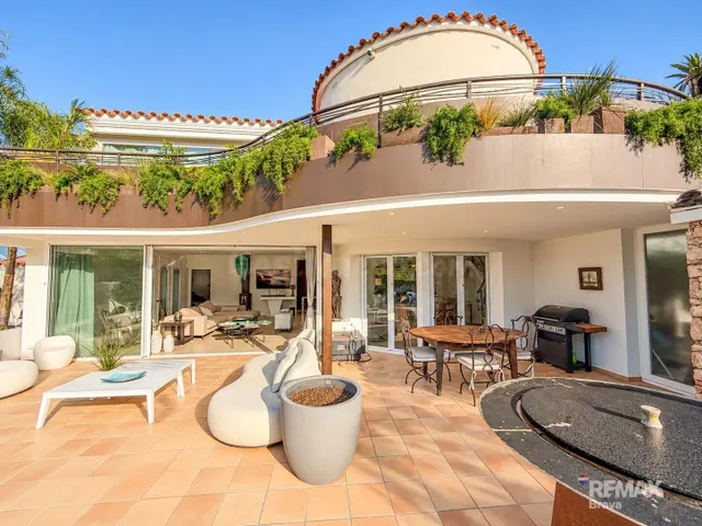 Espectacular villa con 6 suites, piscina y amarre privado en