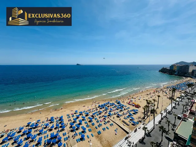 Piso de lujo en primera línea de playa Levante con 3 habitaciones y 2 baños. Exclusivas360 Benidorm — 2