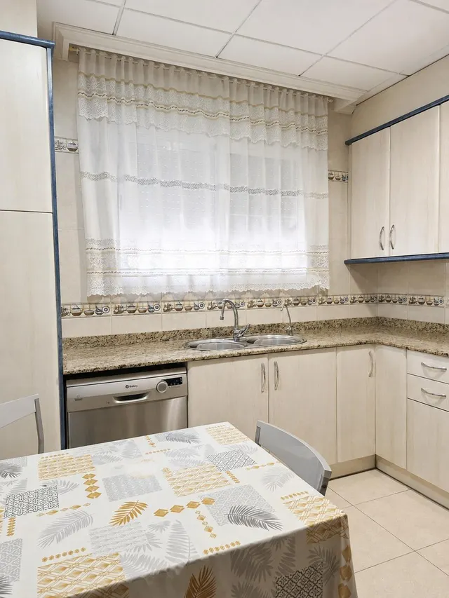 Excepcional Piso con Garaje para Familias y Profesionales - €180.000 — 6