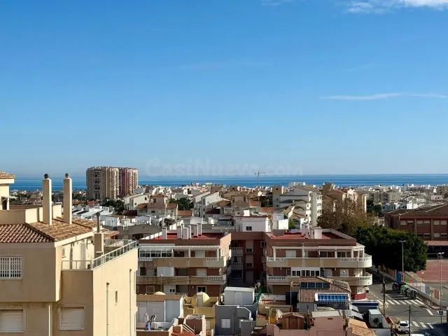 Ático dúplex reformado con vistas al mar, 2 terrazas y parki