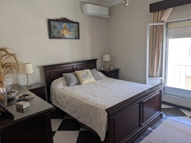 Amplia Casa en Venta en Marchena — 17