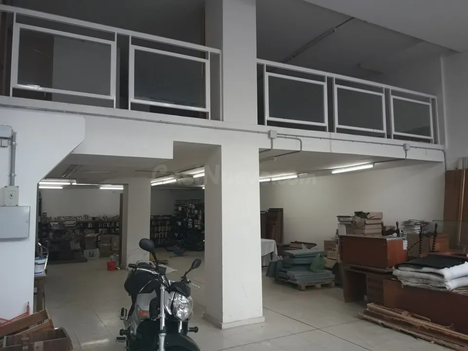 SE ALQUILA AMPLIO LOCAL CERCANO A LA CÁMARA DE COMERCIO