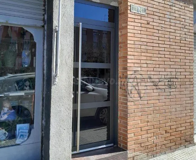 SE VENDE piso OKUPA en C Europa 4 de Terrassa, Barcelona.