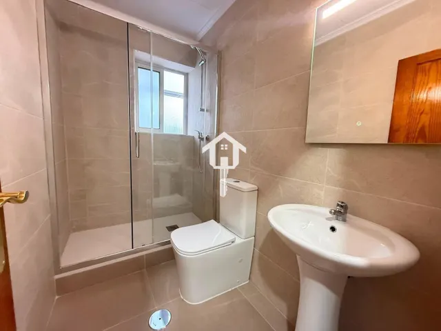 Dúplex reformado de 3 habitaciones con terraza en zona virgen del remedio de Alicante — 8