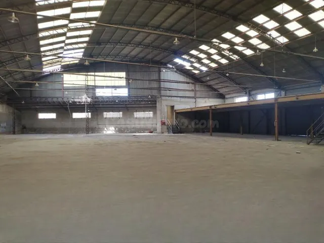 VENTA DE NAVE I. EN VILA REAL (CASTELLÓN)