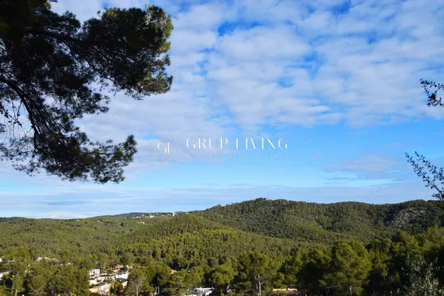AMPLIO TERRENO A DOS CALLES CON VISTAS EN MAS MESTRE — 14