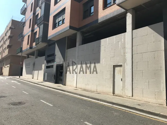 Local comercial diafano en c/ Albares - foto 3