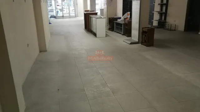 SE ALQUILA LOCAL DIÁFANO EN UNA DE LAS PRINCIPALES — 2