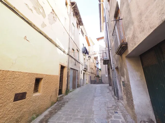 SE VENDE CASA ADOSADA EN BERGA - foto 5