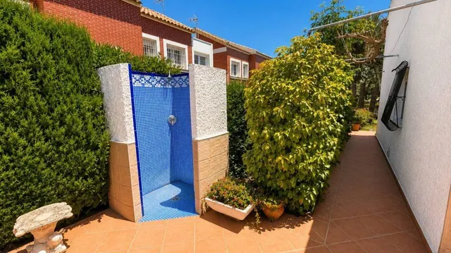 MAGNIFICO CHALET ADOSADO CON GRAN PARCELA, JARDIN Y PISCINA PRIVADA — 7