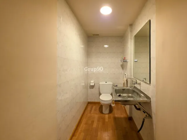 ? Amplio Local Esquinero de 300 m2 en Excelente Estado en La Nova Balàfia — 25