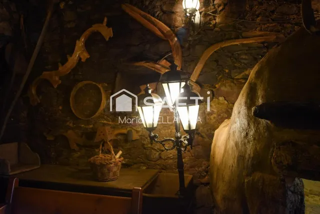 FABULOSA CASA DE PIEDRA TOTALMENTE REFORMADA — 38