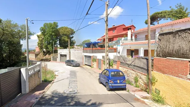 VENTA DE CASA OKUPADA EN Montnegre 21 de Dosrius, Barcelona. — 3
