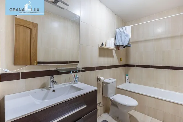 Piso con garaje, trastero y excelente ubicación en Huétor Vega — 15