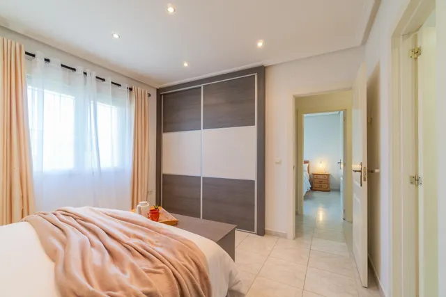 Maravillosa villa de una sola planta (aprox. 161 m2) con gran piscina privada. Cerca de colegios, del La Zenia Boulevard, ¡y a tan solo 15 minutos a pie de Playa Flamenca! — 41