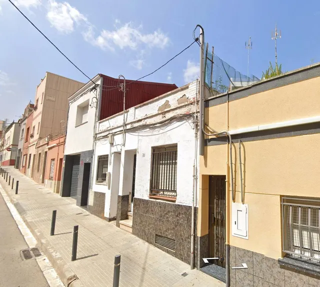 SE VENDE CASA ADOSADA EN TERRASSA - foto 2