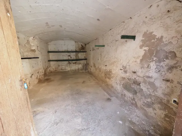 SE VENDE LOCAL COMERCIAL DE 48M2 EN MANRESA, ZONA ESCODINES - foto 3