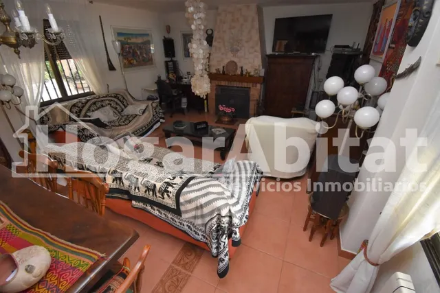 VILLA de 2 alturas con JARDÍN y PISCINA — 30